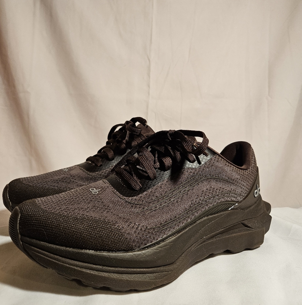 ALO Runner Sneakers